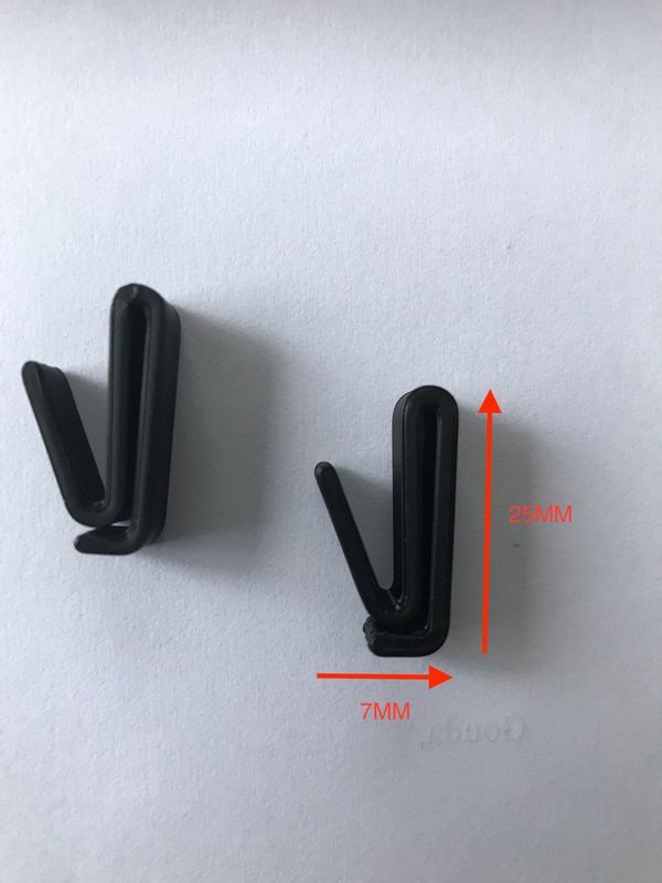 Helm clips voor (FFP2) mondkapje zwart (set van 2 clips)